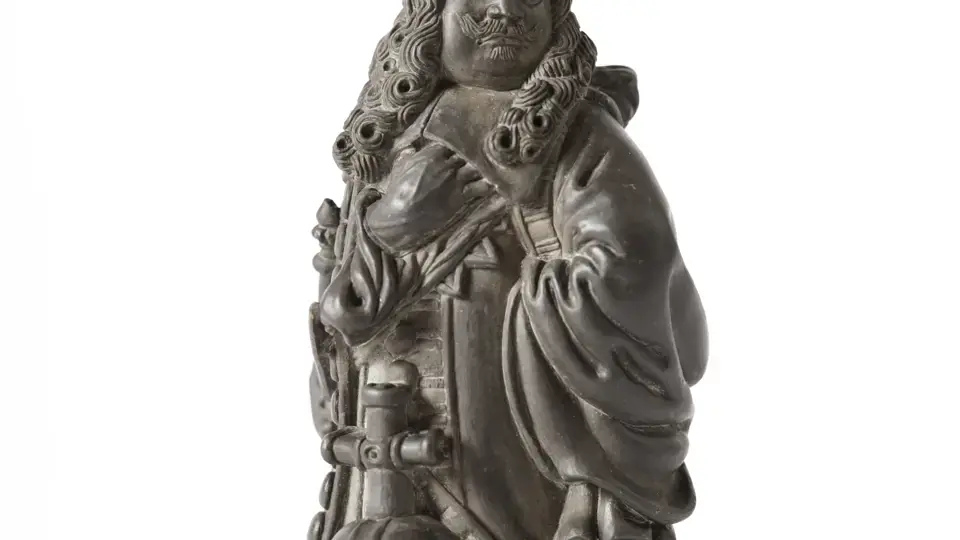 510_Skakfigurer af kalksten med danskere og svenskere som modspillere. Blandt brikkerne ses kongerne