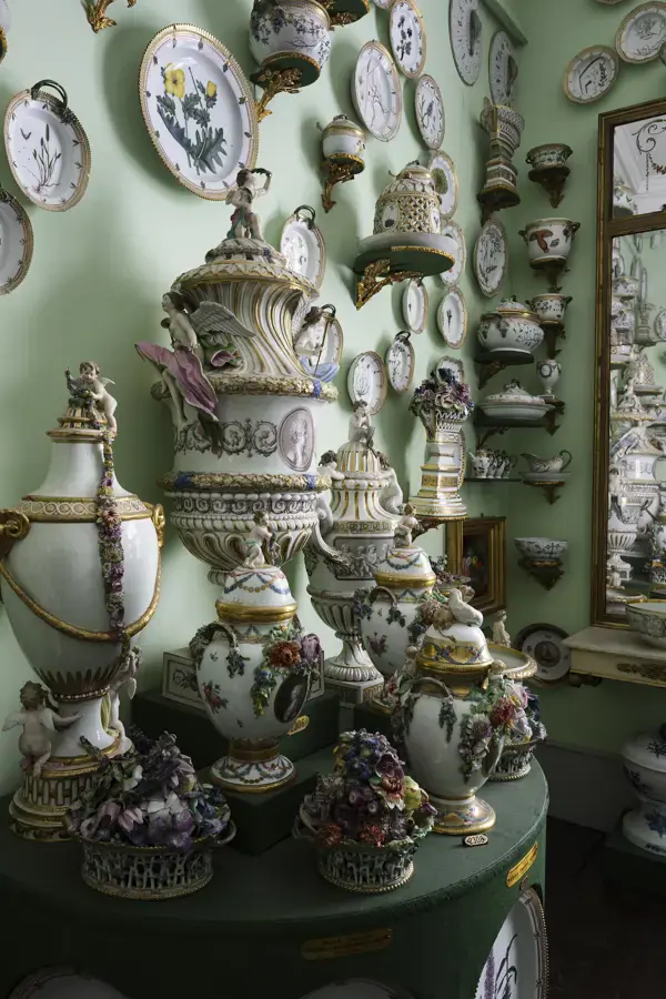 Rum 23: Porcelænskabinettet (lukket)